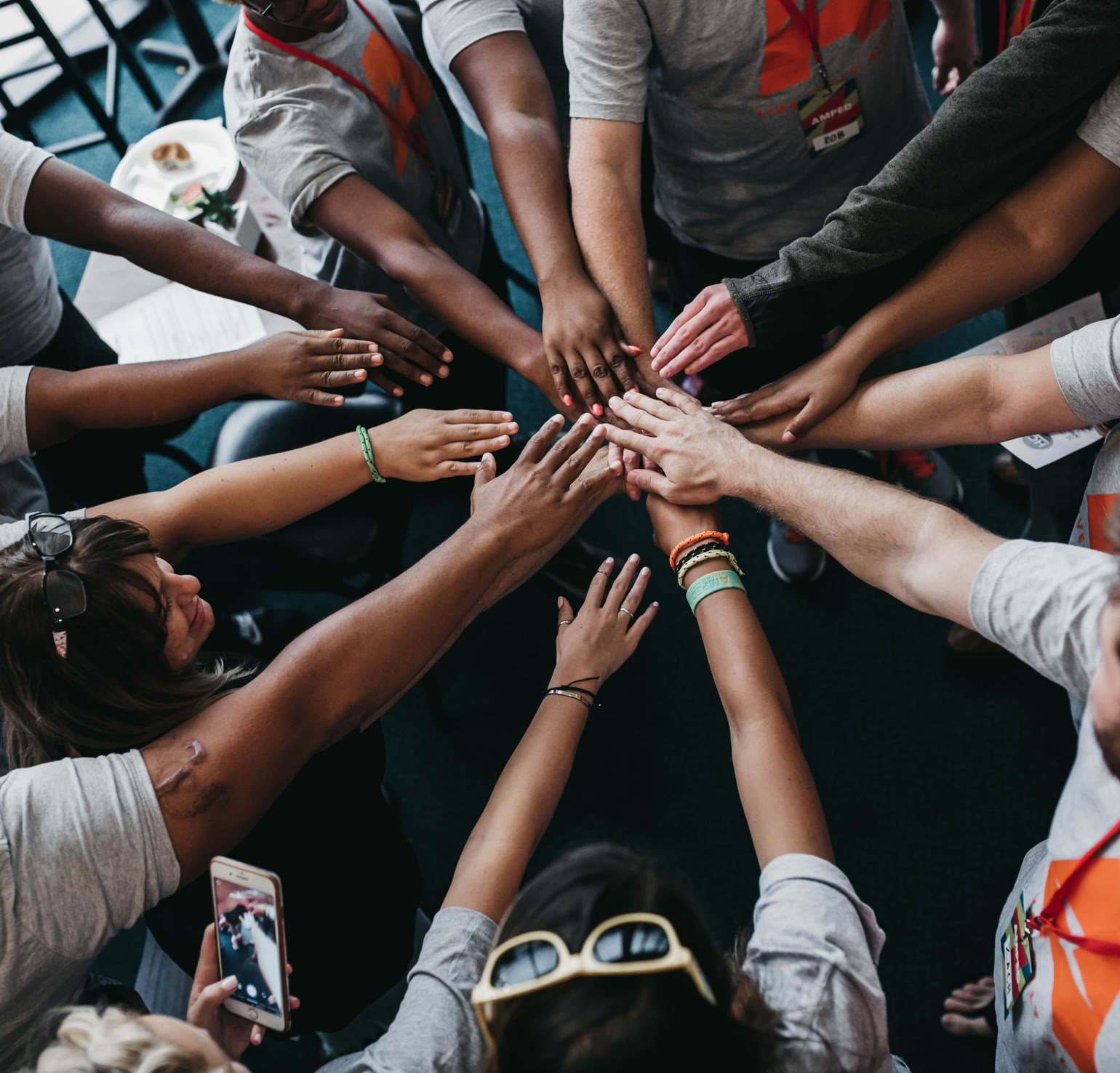 Personne Sous Une Arche Délicate La Nuit
